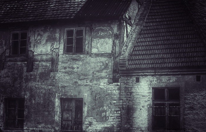 Sogno di Haunted House – Significato e simbolismo 