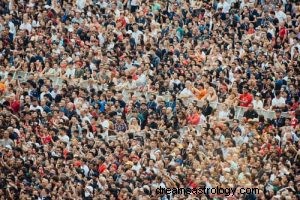 Co to znamená snít o shromážděném davu? 