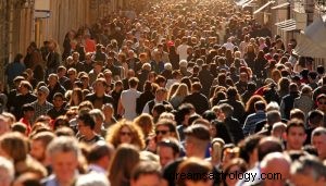 Wat betekent het om over veel mensen te dromen? 