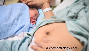Hva betyr det å drømme om å føde? 