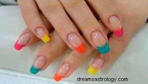 Wat betekent dromen over nagels? 