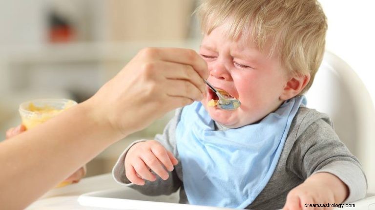 Cosa significa sognare di non dare da mangiare a un bambino? 