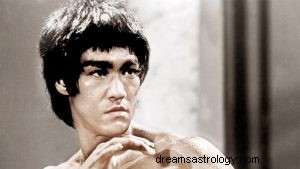 Wat betekent het om over Bruce Lee te dromen? 
