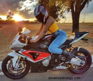 Co to znamená snít o motorkáři? 