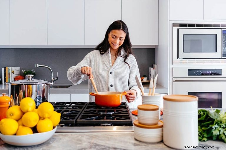 Wat betekent het Bijbels om te dromen over koken? 