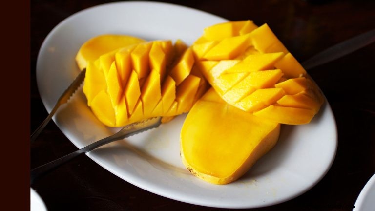 Was bedeutet es, davon zu träumen, Mangos zu essen? 