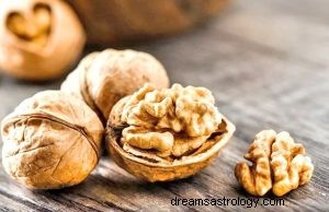 ¿Qué significa soñar con nueces? 