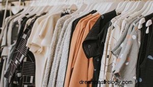 Was bedeutet es, über Kleidung zu träumen? 