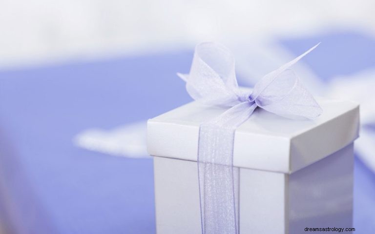 Τι σημαίνει να ονειρεύεσαι δώρα γενεθλίων; 