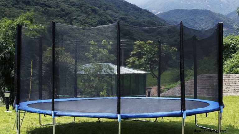 Hva betyr det å drømme om trampoline? 
