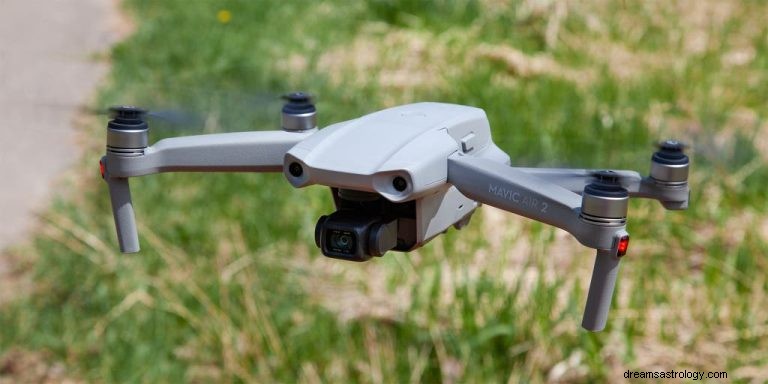 Co to znaczy marzyć o dronach? 