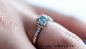 Vad betyder det att drömma om en diamantring? 