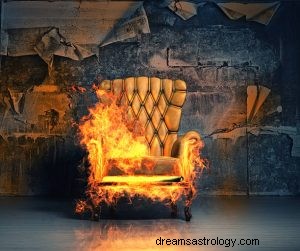 Hva betyr det å drømme om en brennende stol? 
