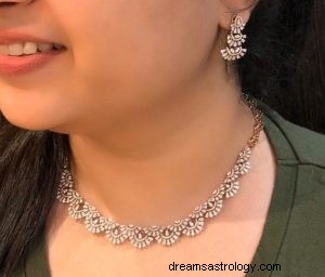 ¿Qué significa soñar con collar de diamantes? 