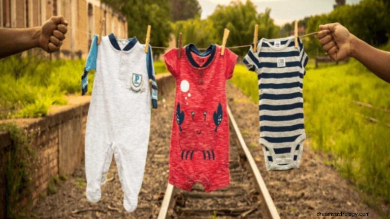 Wat betekent dromen over babykleding? 