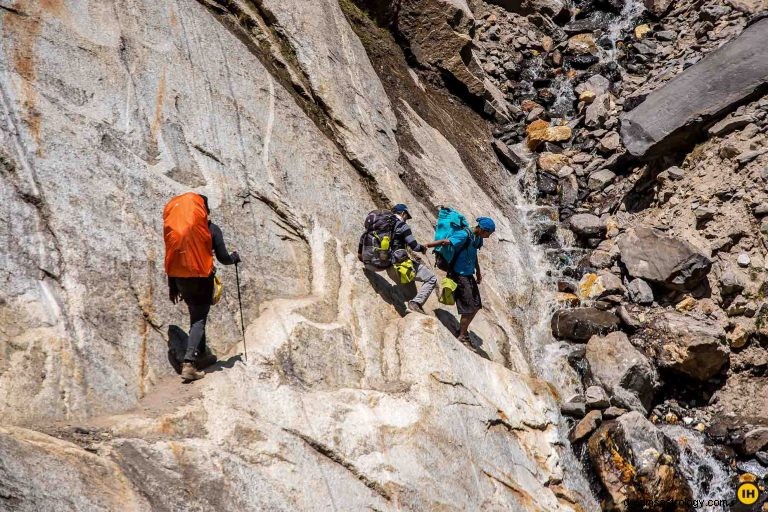 Cosa significa sognare una sporgenza stretta? 