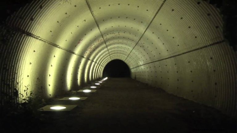 Was bedeutet es, über tunnel zu träumen? 