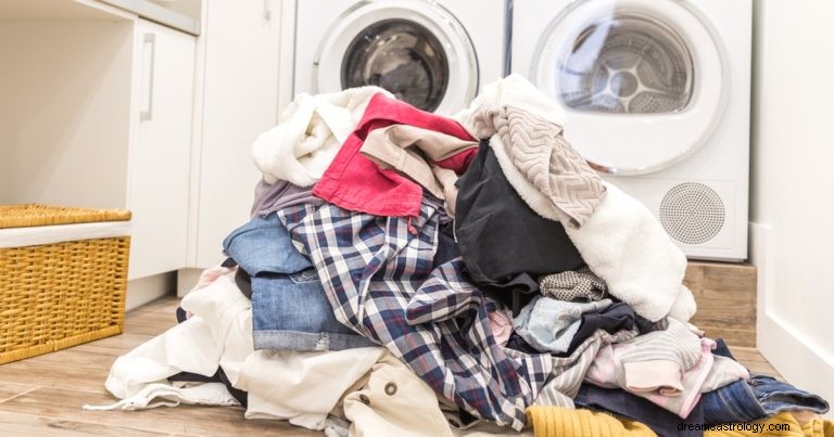 What does it mean to dream about laundry 