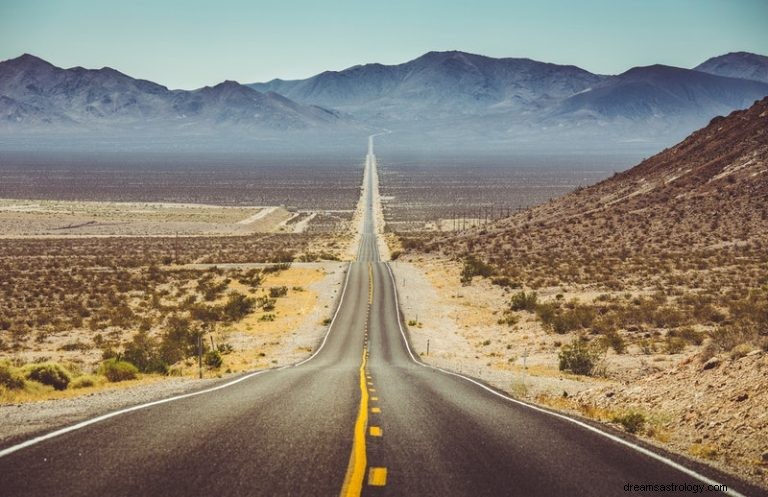 Wat betekent dromen over snelweg? 