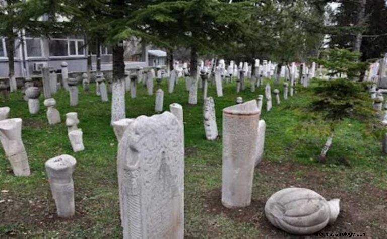 Wat betekent dromen over begraafplaatsen? 