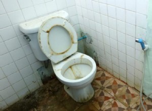 ¿Qué significa soñar con baños sucios? 