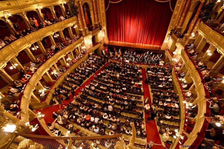 Vad betyder en opera i din dröm? 