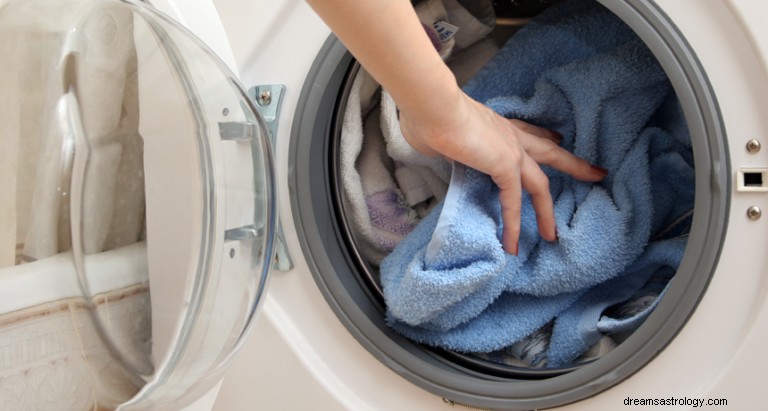 Was bedeutet es, davon zu träumen, Wäsche zu waschen? 