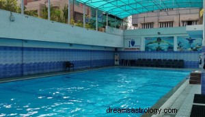 O que significa sonhar com piscina? 