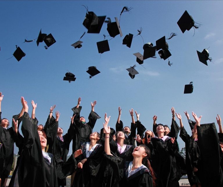 ¿Qué significa soñar con graduación? 