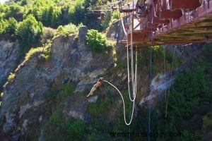 Cosa significa sognare il bungee jumping? 