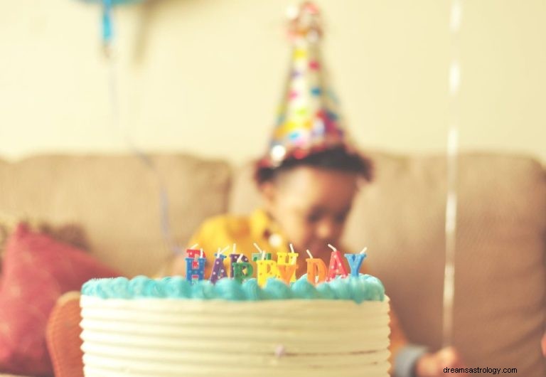 Co to znaczy marzyć o urodzinach? 