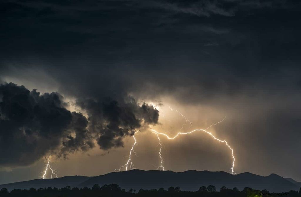 Significado e simbolismo do sonho de tempestade de tornado 