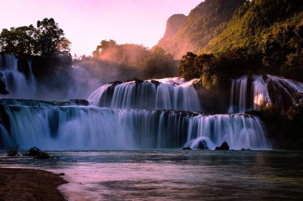 Vad betyder ett vattenfall i din dröm? 