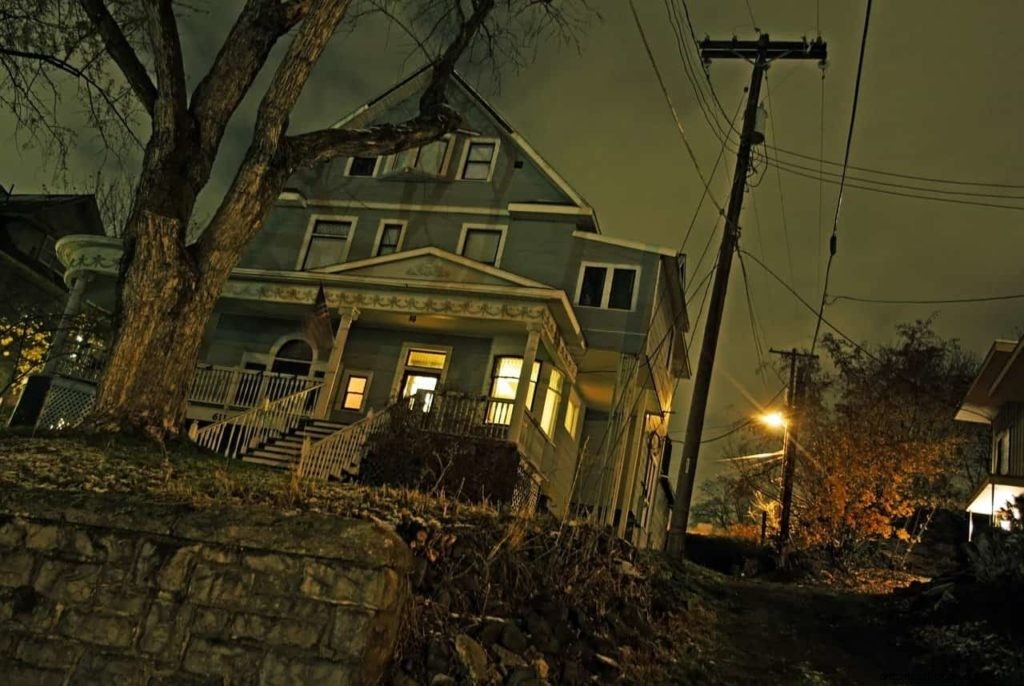 Τι σημαίνει στο όνειρό σας ένα στοιχειωμένο σπίτι; 