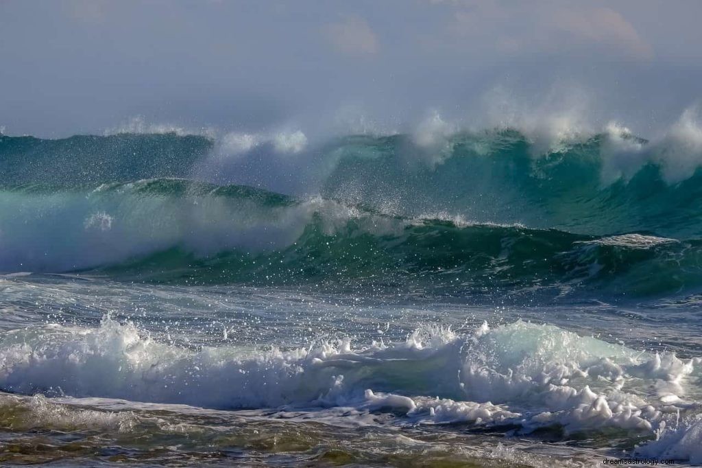 soñar con olas 