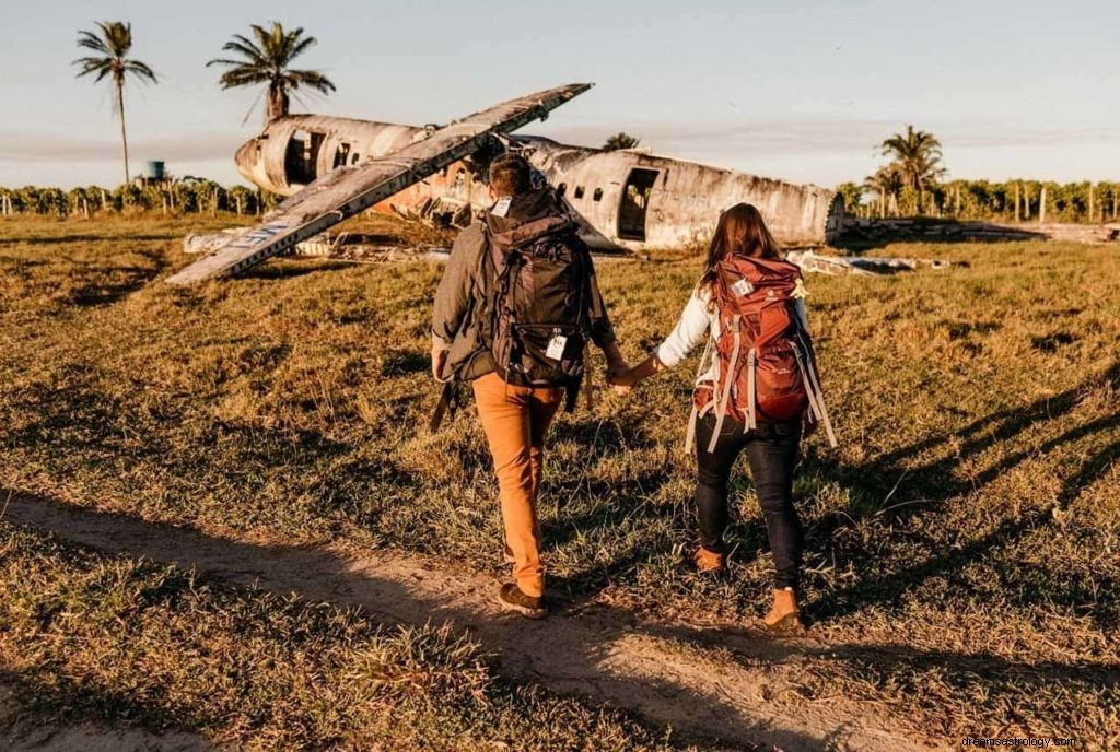 Significado de sonhar com acidente de avião 