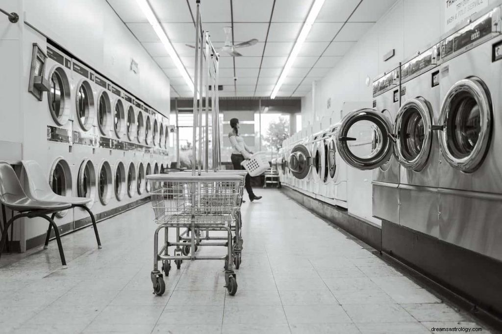 Wassen Dream Betekenis en interpretatie:wat betekent het om te dromen over het wassen van kleding? 