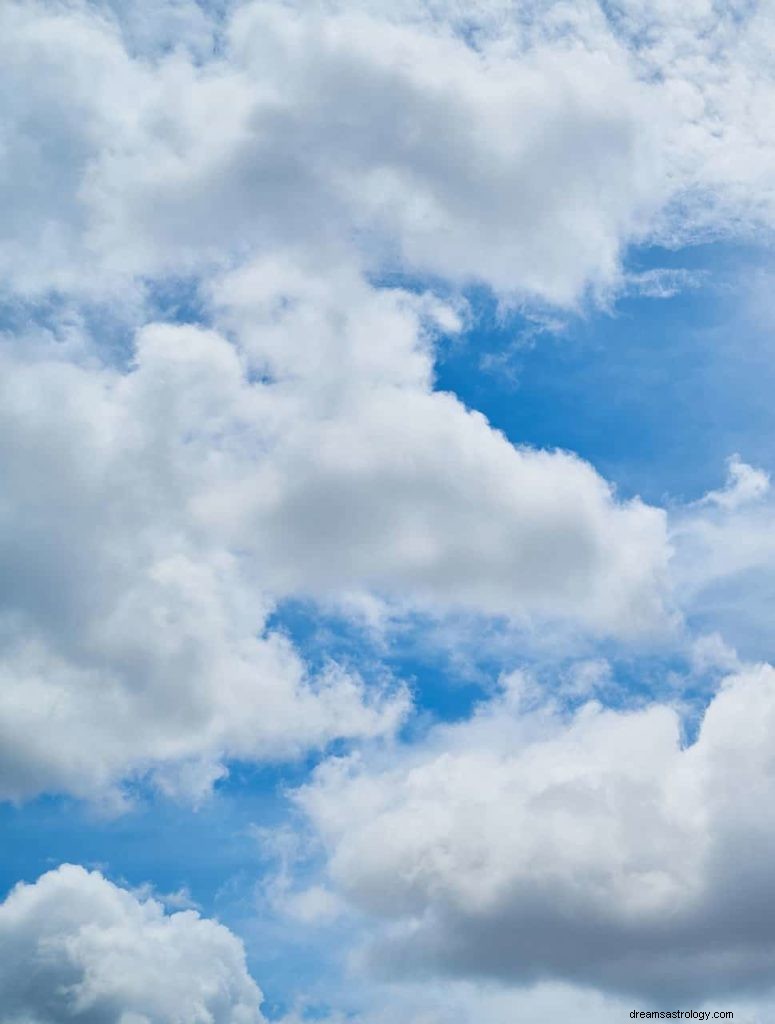 Clouds drømmebetydning og fortolkning 