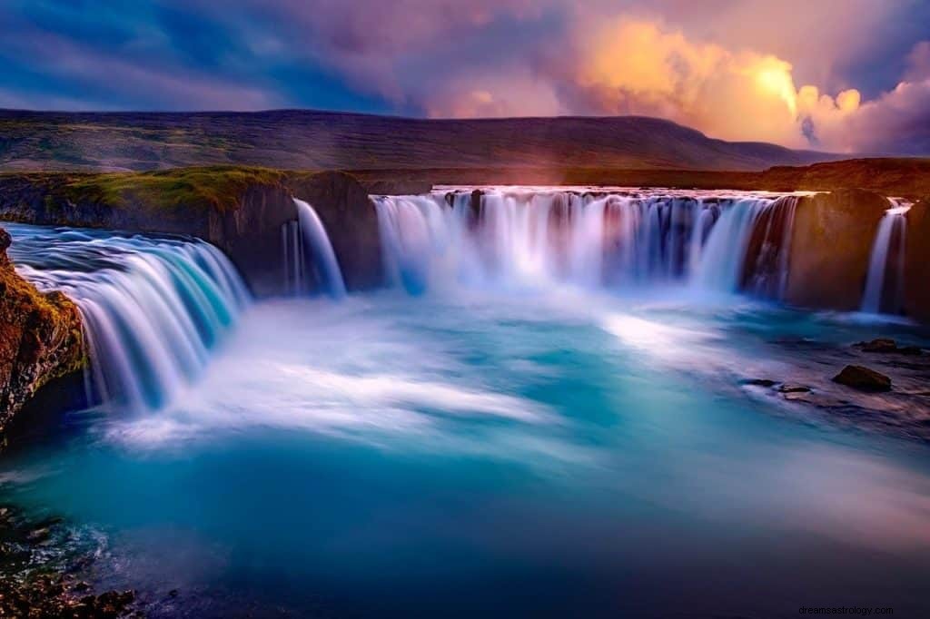 Wasserfall-Traum Bedeutung und Symbolik 