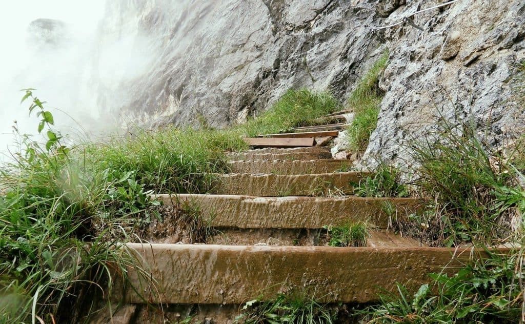 Signification et symbolisme du rêve de monter des escaliers 