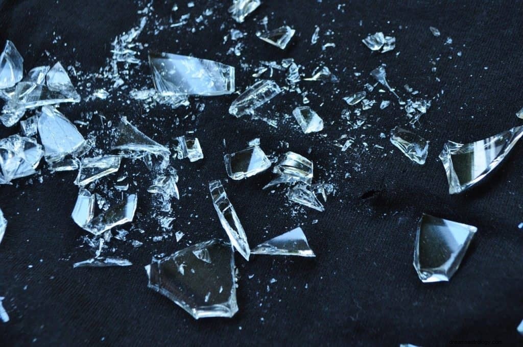Význam a symbolika rozbitého skla 