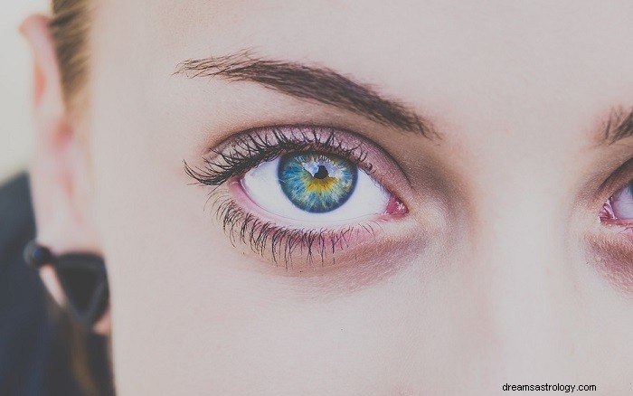 Drømme om øjenbryn – betydning og symbolik 
