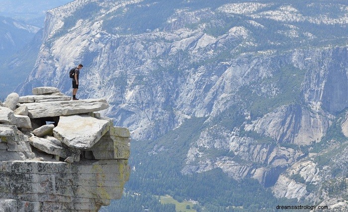 Sogno di cadere da una scogliera – Significato e interpretazione 