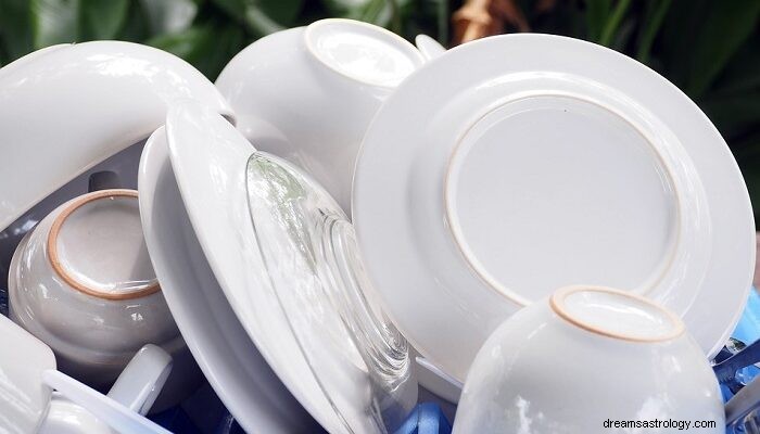 Mytí nádobí – význam snu a symbolika 