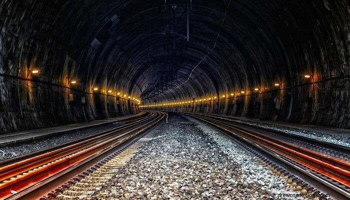 Tunnel – Drømmebetydning og symbolikk 