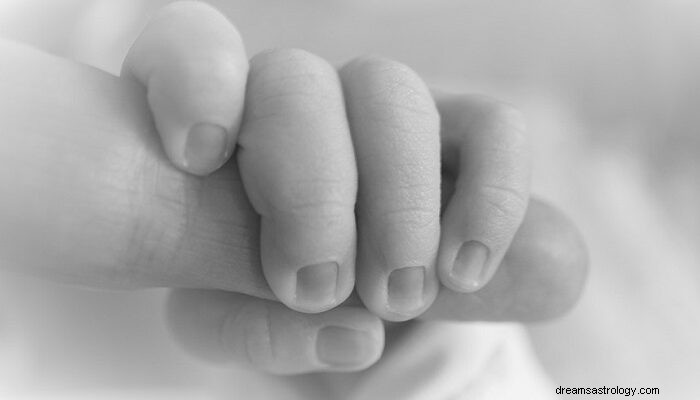 Droom van babyvingernagels die eraf vallen - betekenis en symboliek 