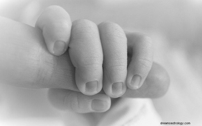 Droom van babyvingernagels die eraf vallen - betekenis en symboliek 