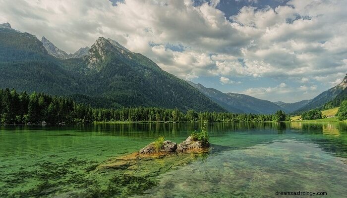 Lago – Significado e simbolismo dos sonhos 