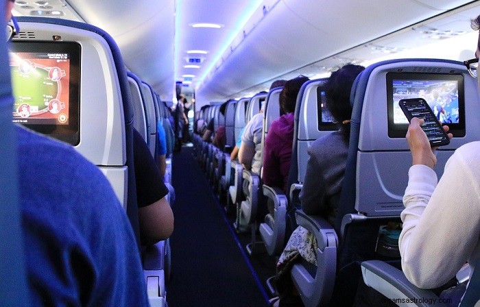Drömmen om att vara passagerare i ett flygplan – mening och symbolik 