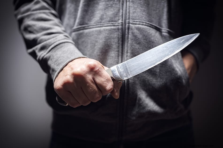 Interpretación del Sueño con Cuchillo o Daga 